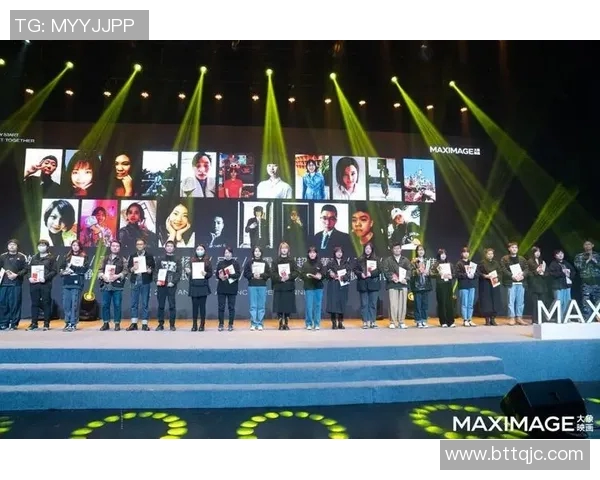 乡村足球球星的奋战历程与荣耀时刻 展现梦想与坚持的力量