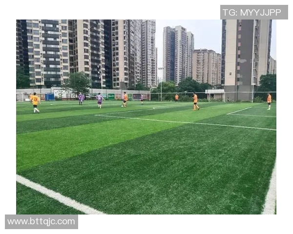 足球巨星下场对决草根高手掀起热血业余挑战赛风暴